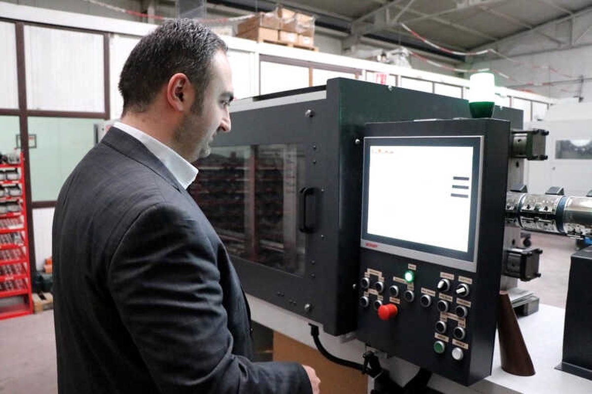 Kayserili Sanayici Yazılımı Kendine Ait Plastik Enjeksiyon Makinesi Üretti