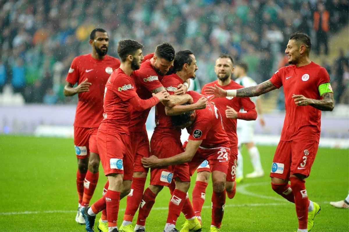 Spor Toto Süper Lig: Bursaspor: 0 - Antalyaspor: 2 (İlk Yarı)