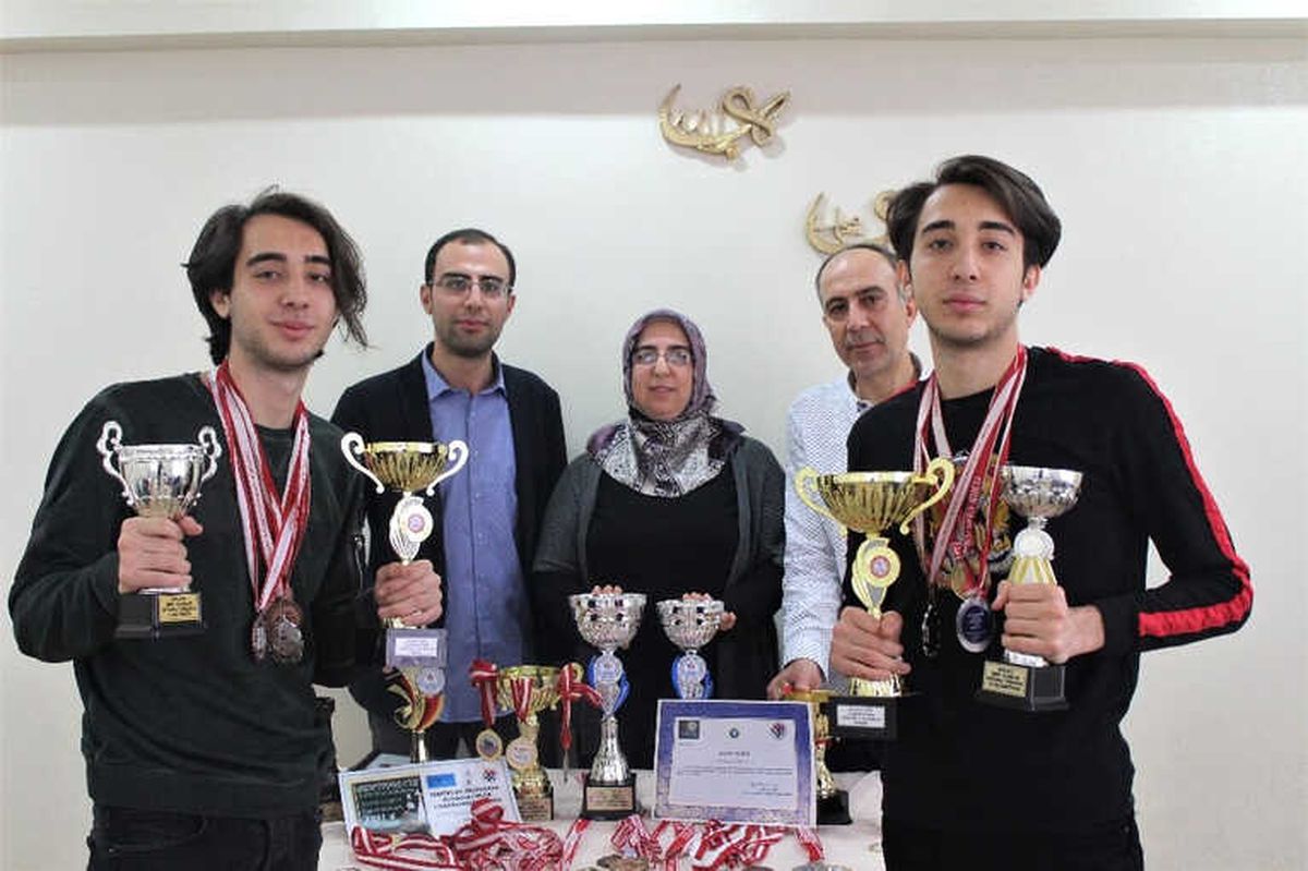 Tam Bir Örnek Aile, Anne Baba Hakem, Çocuklar Şampiyon