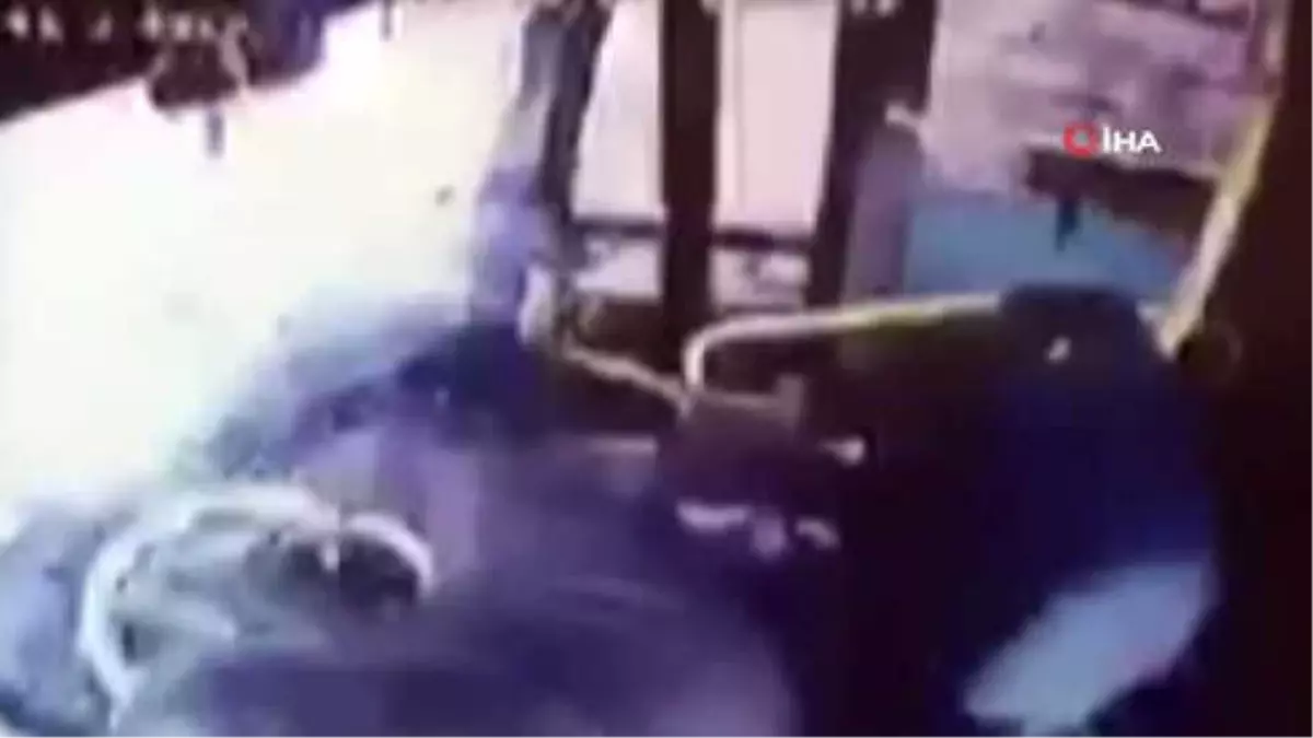 3 Kişinin Yaralandığı Kazanın Güvenlik Kameraları Ortaya Çıktı