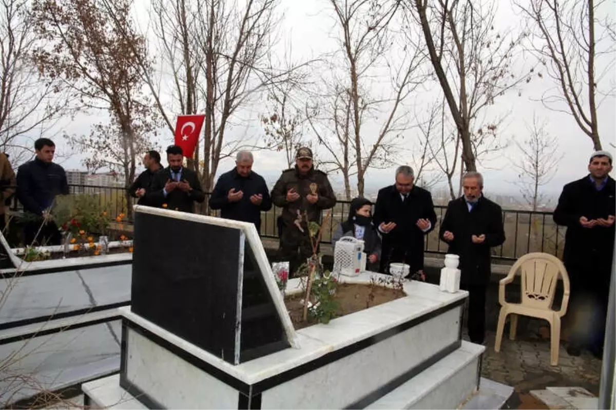 Beşiktaş Şehit Yılmaz, Kabri Başında Anıldı