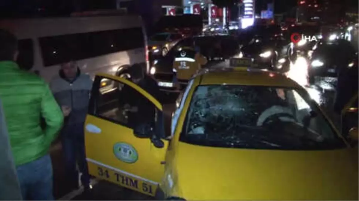 Beyoğlu\'nda Trafik Kazası; 2 Yaralı