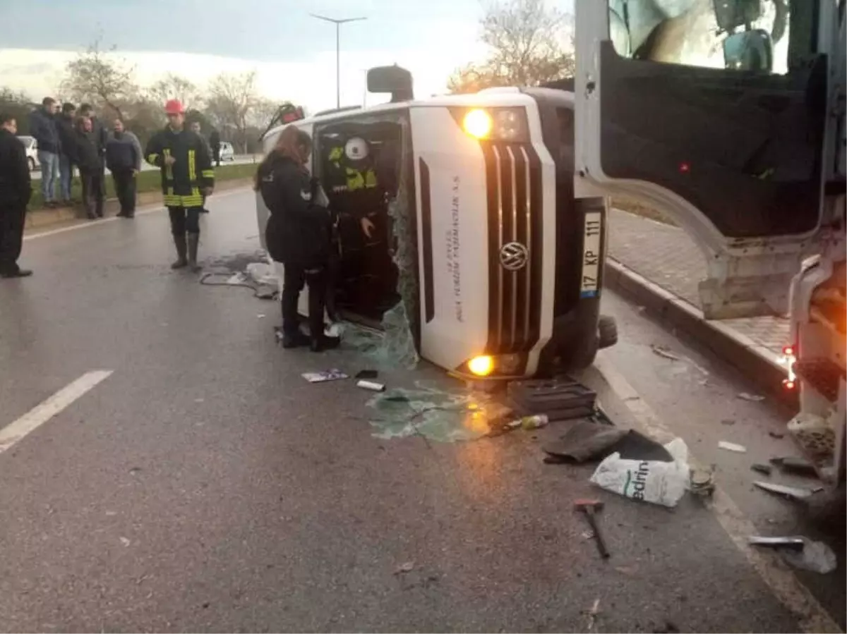 Çanakkale\'de Trafik Kazası: 4 Ölü, 16 Yaralı