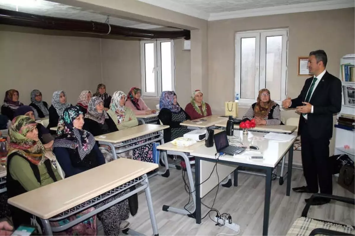 Çiftçi Kadınlara Karpuz ve Şeftali Yetiştiriciliği Kursu Verildi