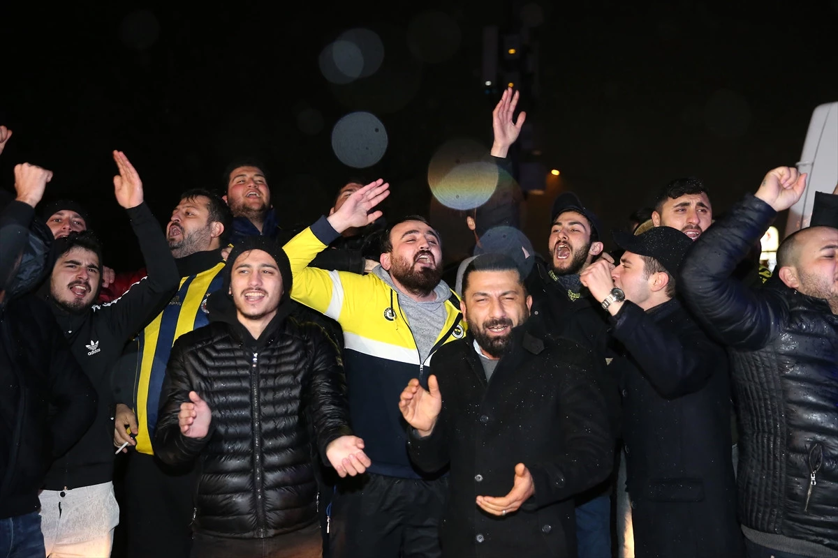 Fenerbahçe Kafilesi İstanbul\'a Geldi