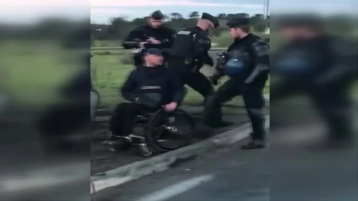 Fransız Polisi Eyleme Destek Vermek İsteyen Engelliyi Darp Etti
