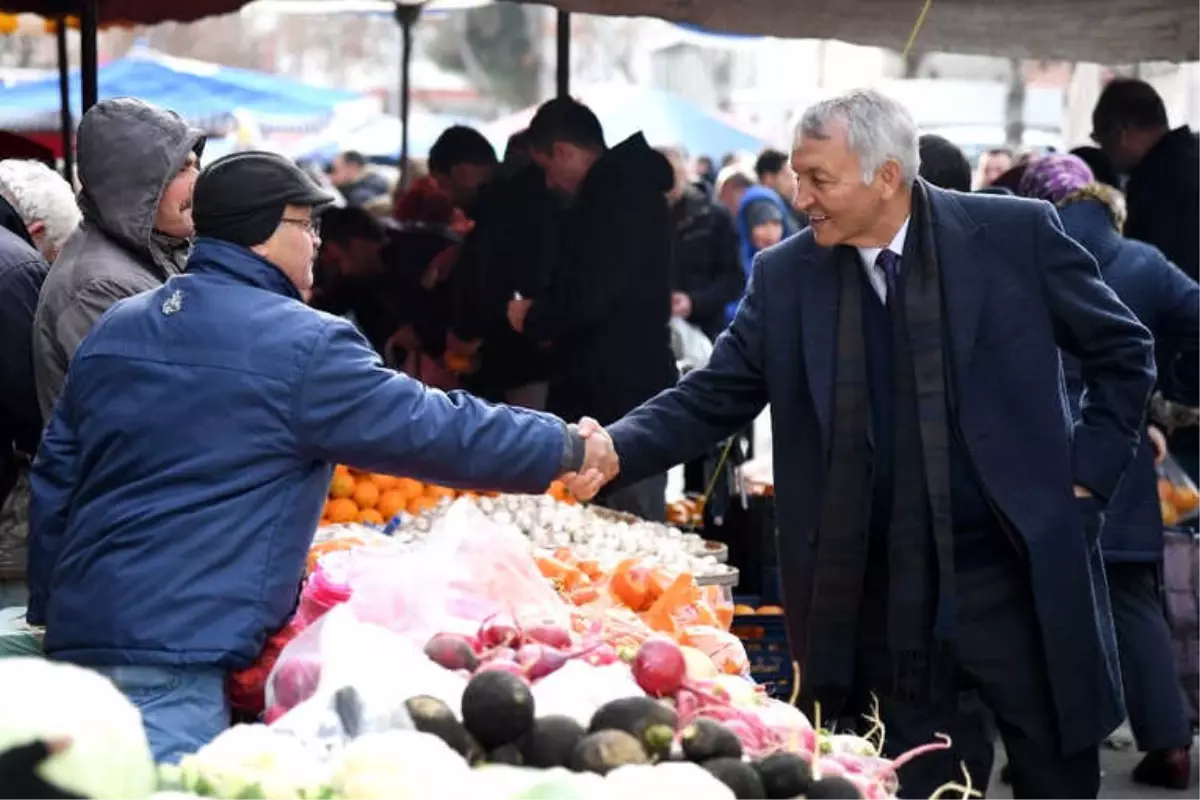 Günaydın, Pazar Esnafıyla Buluştu