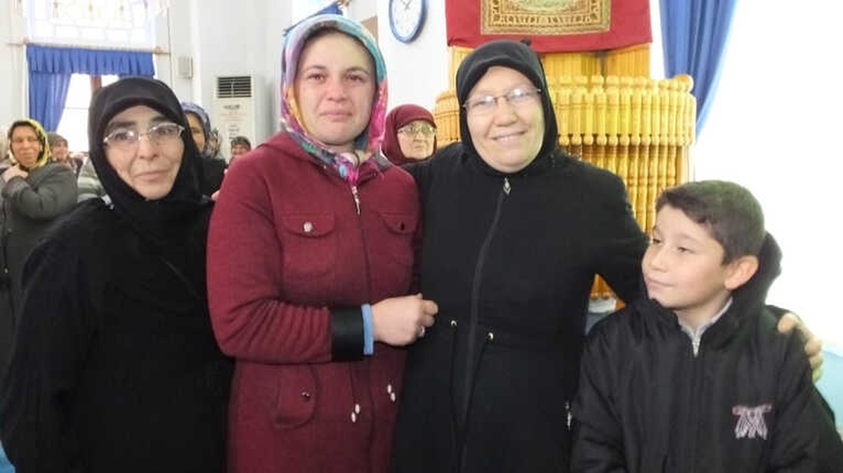 Kurada Umre Kazanan Genç Kadın Sevinç Gözyaşı Döktü