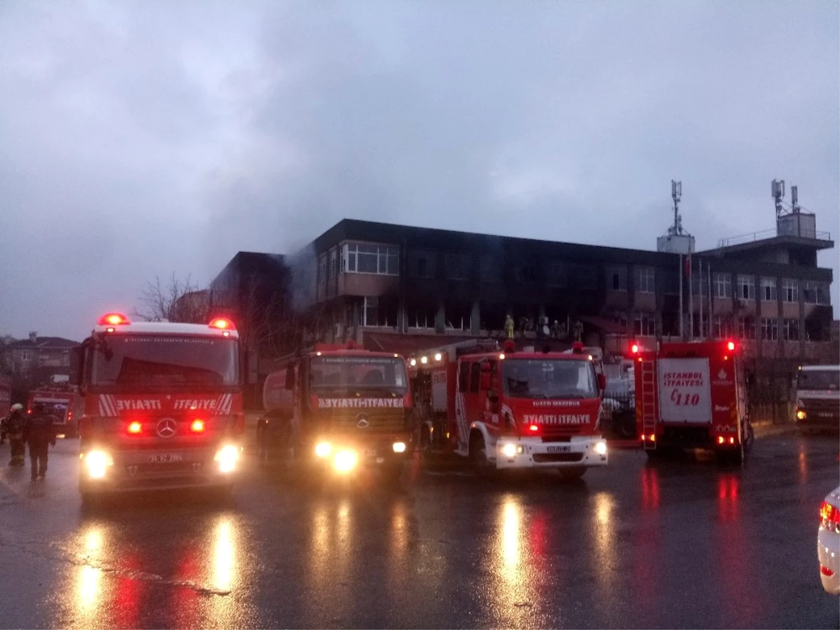 Maltepe\'deki Fabrika Yangını Kontrol Altına Alındı