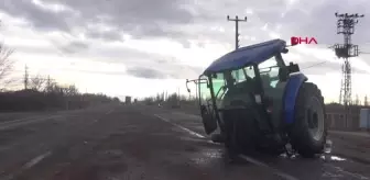 Niğde Tır ile Çarpışan Traktör İkiye Ayrıldı