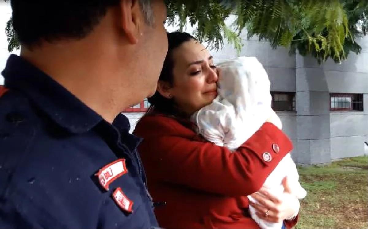 Otomobilde Mahsur Kalan 6 Aylık Bebek Kurtarıldı