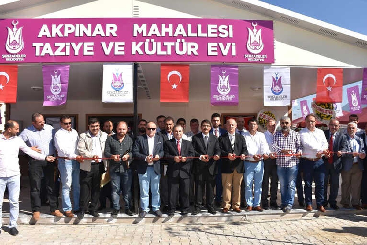 Şehzadeler, Vatandaşların Hüznüne ve Mutluluğuna Ortak Oluyor