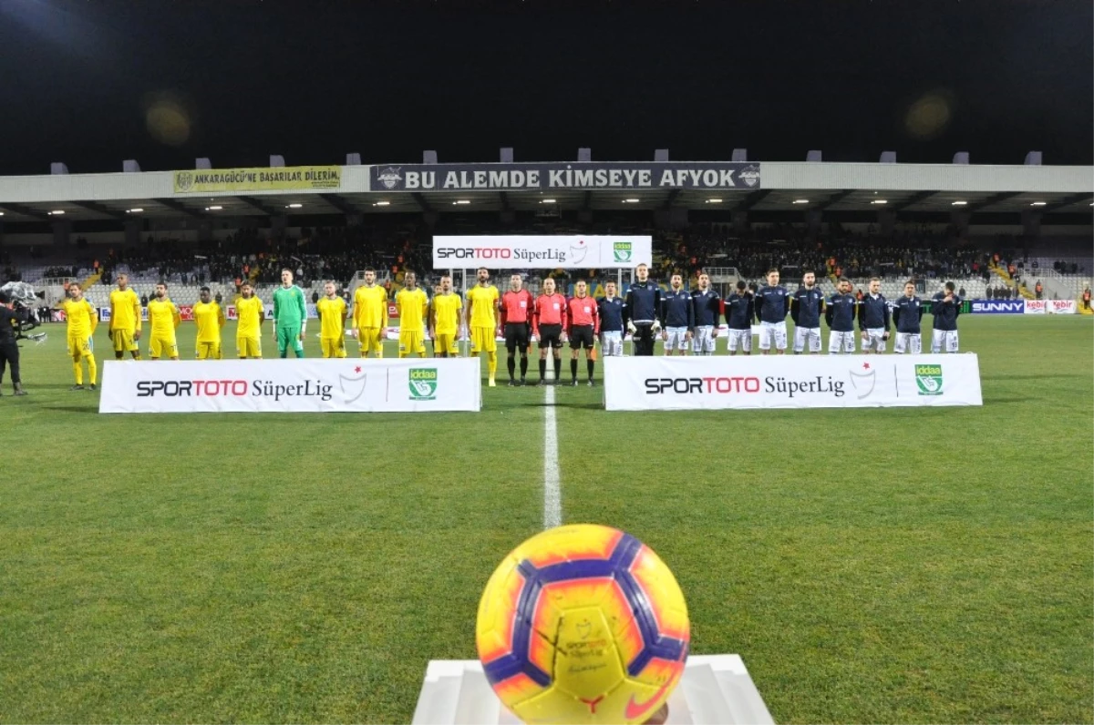 Spor Toto Süper Lig: Mke Ankaragücü: 0 - Medipol Başakşehir: 1 (İlk Yarı)