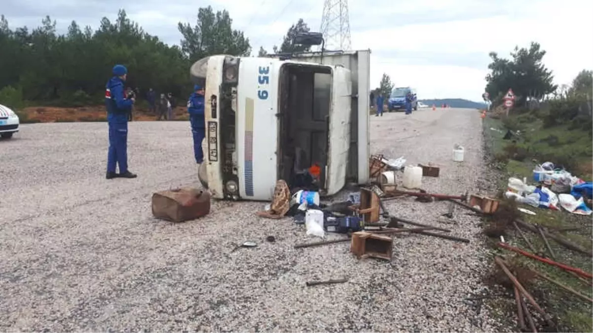 Tarım İşçilerini Taşıyan Kamyon Devrildi: 30 Yaralı