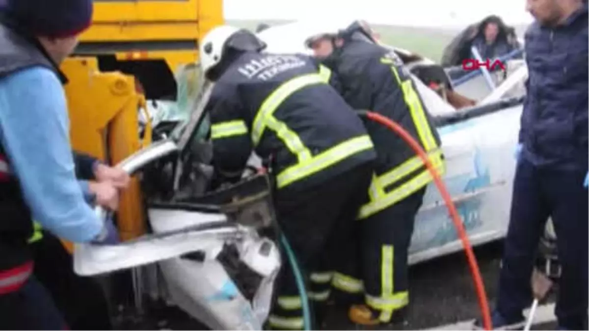 Tekirdağ Tabela Koymak İçin Yol Kenarına Park Edilen Kamyona Araç Çarptı: 1 Ölü, 1 Yaralı