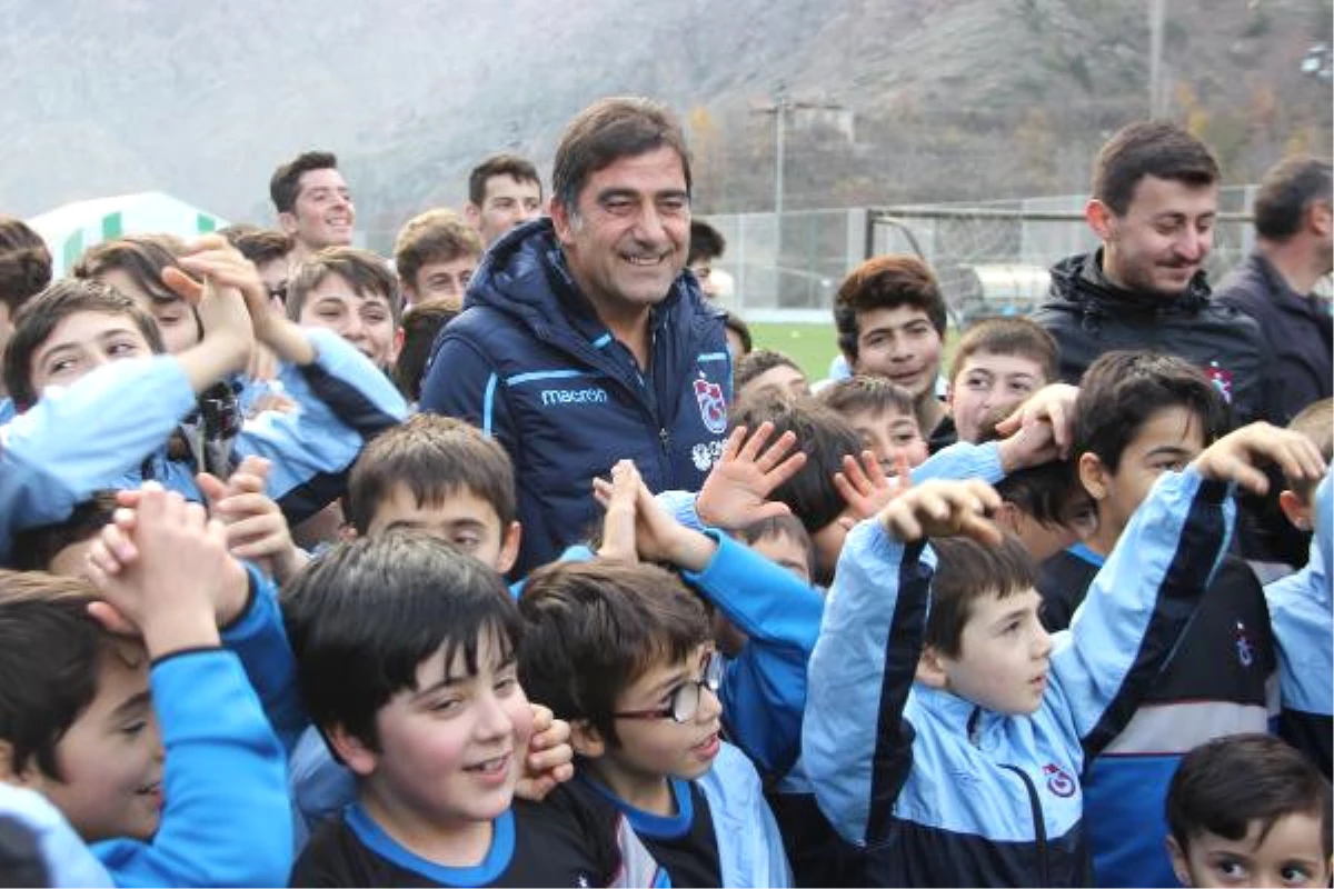Ünal Karaman, Artvin\'de Trabzonspor Futbol Okulu\'nun Açılışına Katıldı