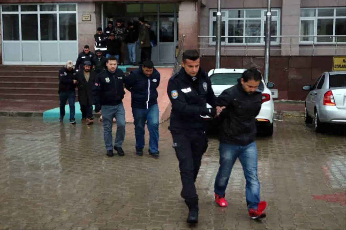 Yozgat\'ta Gözaltına Alınan 9 Deaş\'lı Adliyeye Sevk Edildi