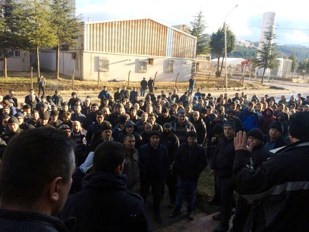 3 Aydır Maaş Alamadıklarını İddia Eden İşçiler İş Bıraktı