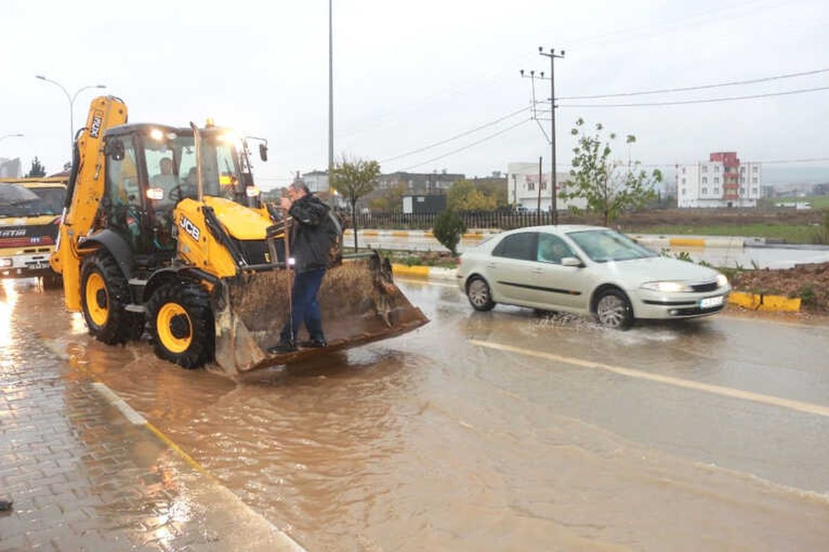 Adıyaman\'da Cadde ve Sokaklar Göle Döndü