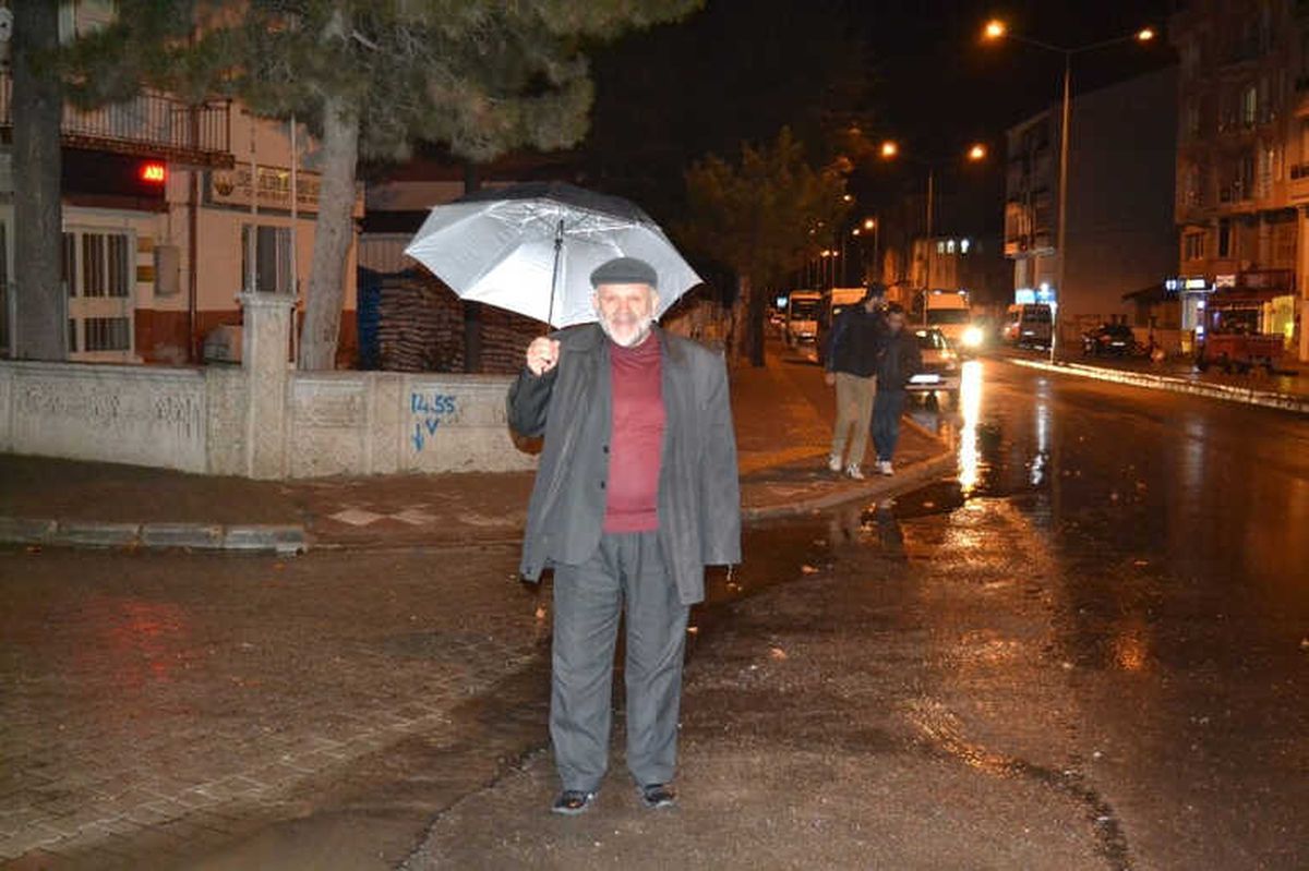 Afyonkarahisar\'da Şiddetli Yağış Etkili Oldu