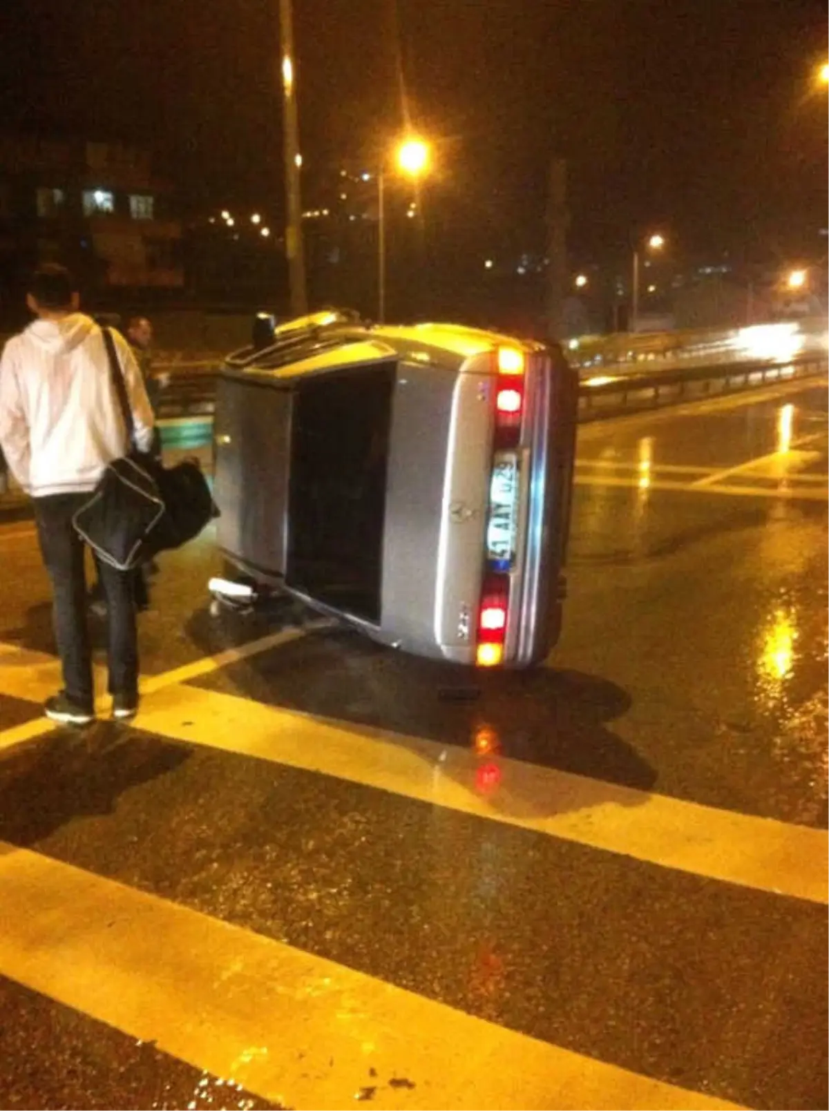 Alkollü Sürücü Devrilen Otomobilden Burnu Bile Kanamadan Çıktı