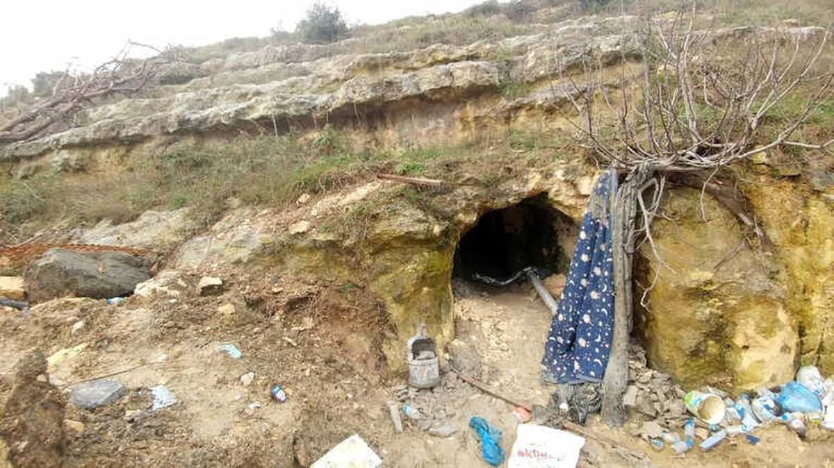 Başakşehir\'de Definecilerin Talan Ettiği 2000 Yıllık Kral Mezarı Görüntülendi