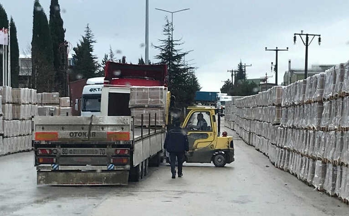 Bilecik\'te Osb İçindeki Yola Malzeme Koyan Fabrikalardan Sürücüler Şikâyetçi