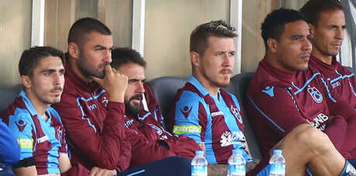 Burak Yılmaz ve Onur Kıvrak, Trabzonspor\'a İhtar Çekti