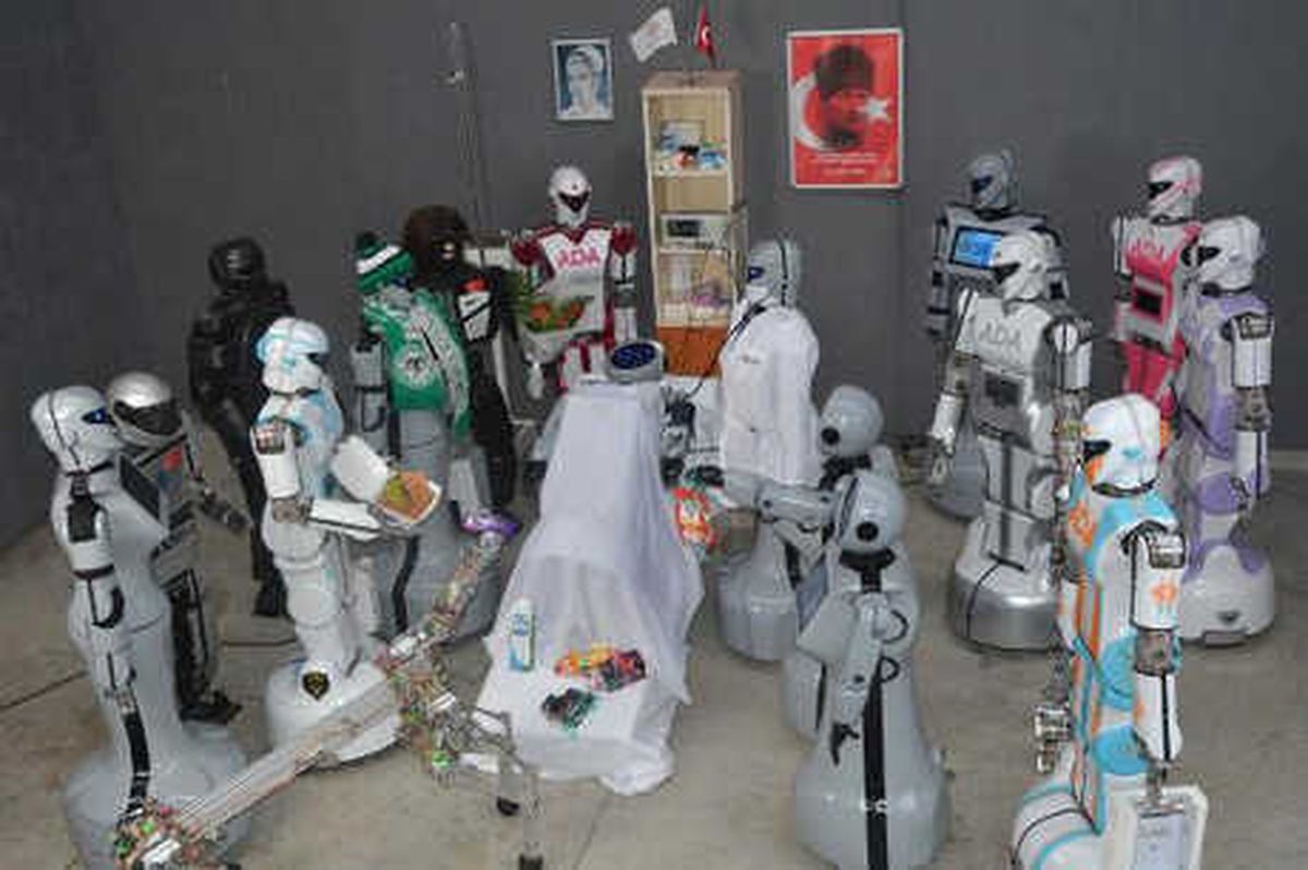 Düşen İnsansı Robot \'Mini Ada\'nın Onarımı Yapıldı