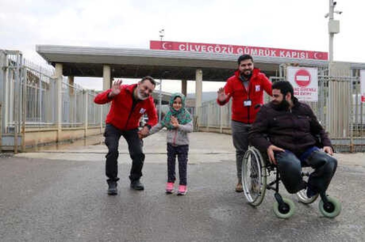 Kızılay\'ın Girişimiyle Protezlerine Kavuşan Suriyeli Maya Ülkesine Yürüyerek Gitti