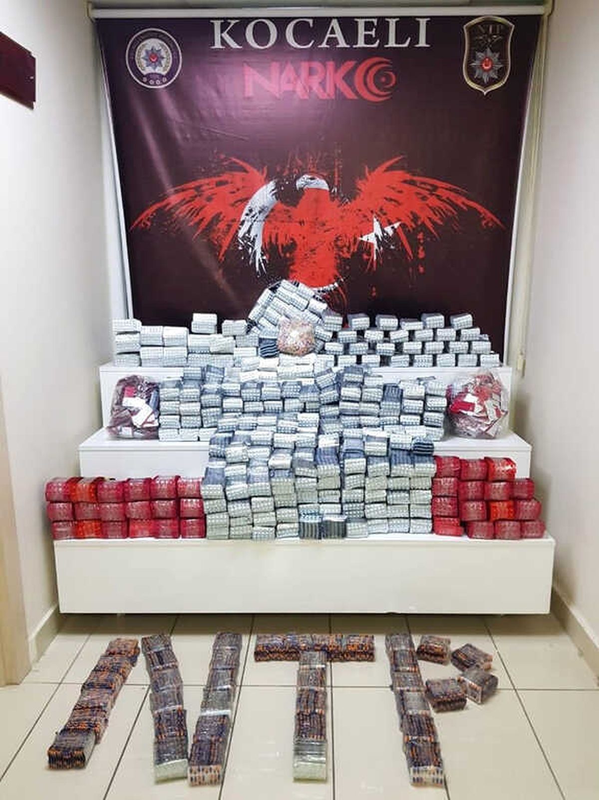 Kocaeli\'de Durdurulan Tırda 251 Bin 530 Adet Sentetik İlaç Ele Geçirildi