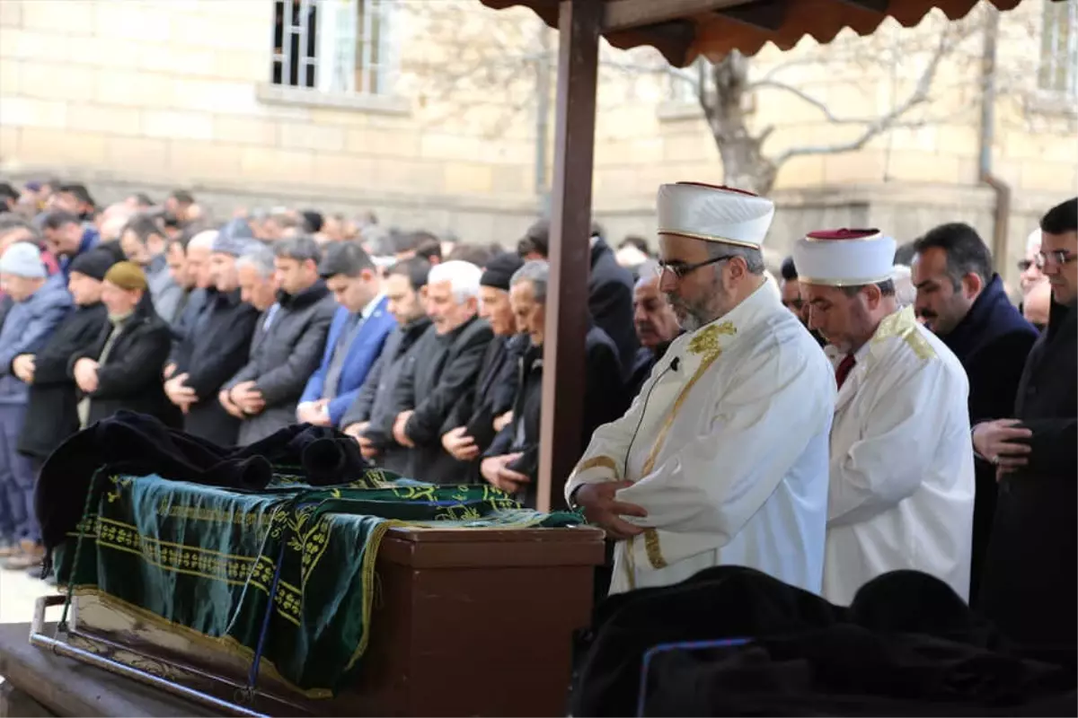 Milletvekilinin Vefat Eden Babası Toprağa Verildi