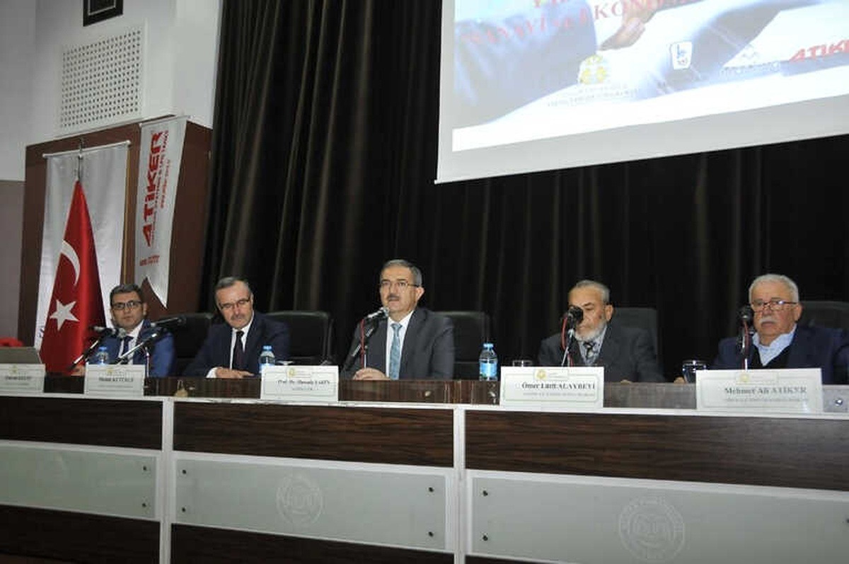 Sü\'de Sanayi ve Ekonomide Yabancı Dilin Önemi Paneli Yapıldı