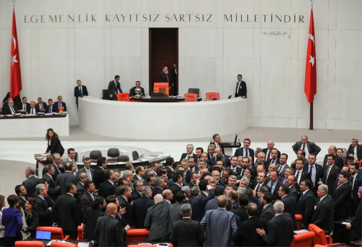 TBMM\'de AK Parti ve CHP\'li Vekiller Arasında Tartışma