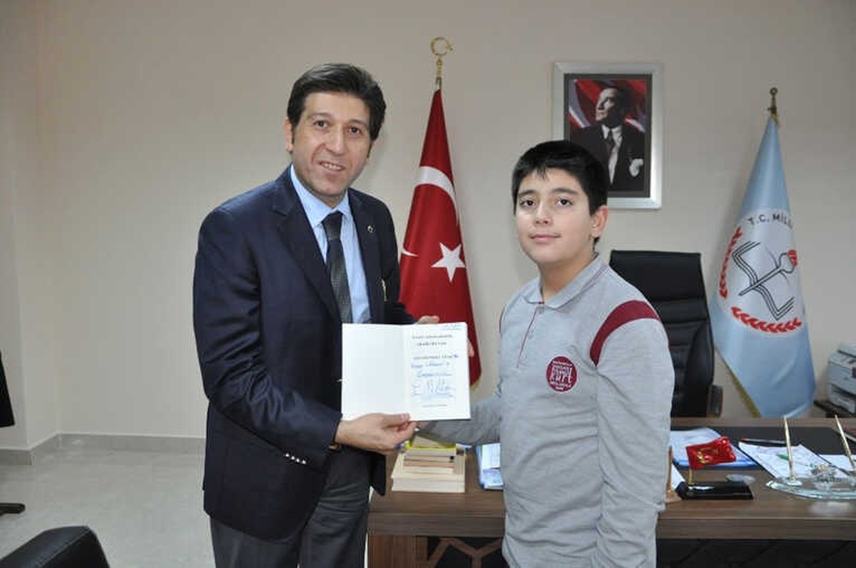 Uzay Merakı 11 Yaşında 2 Kitap Yazdırdı