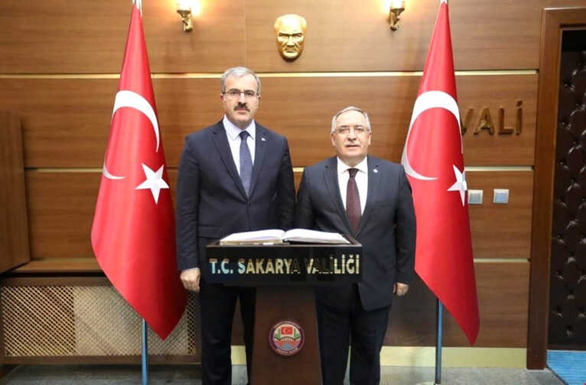 Vali Ömer Toraman\'dan, Vali Ahmet Hamdi Nayir\'e Ziyaret