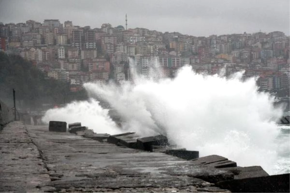 Zonguldak\'ta Şiddetli Rüzgar; Denizde Dev Dalgalar Oluştu