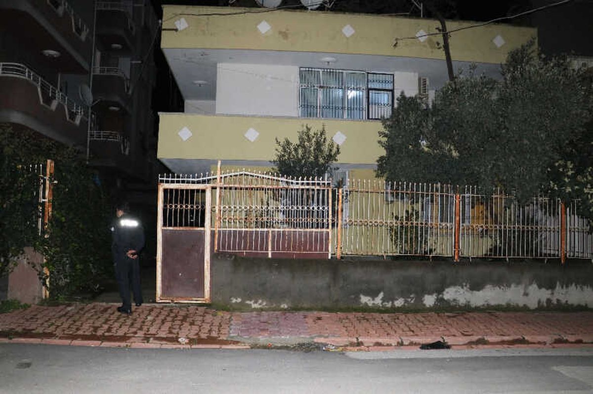 4 Yaşındaki Çocuk Babasını Vurdu