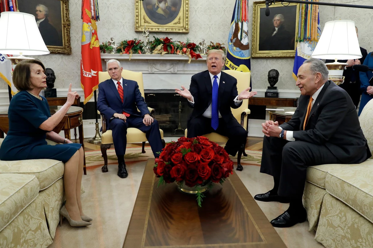 ABD Başkanı Trump ve Demokrat Parti Lideri Pelosi, Kameralar Önünde Birbirine Girdi