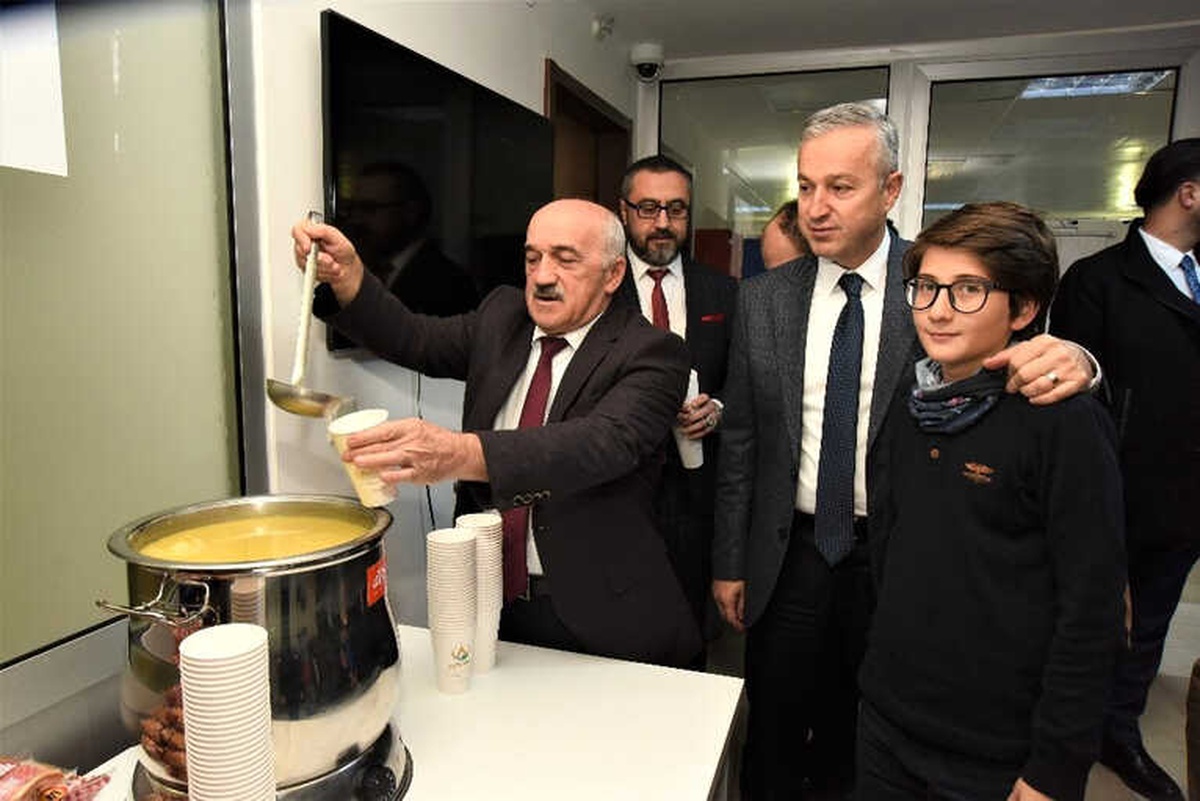 Altınordu Belediyesinden Gençlere Sıcak Çorba