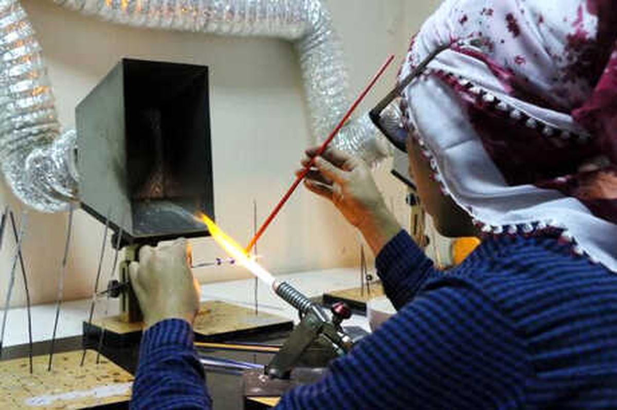 Ev Kadınları, Camı Sanat Eserine Dönüştürüyor