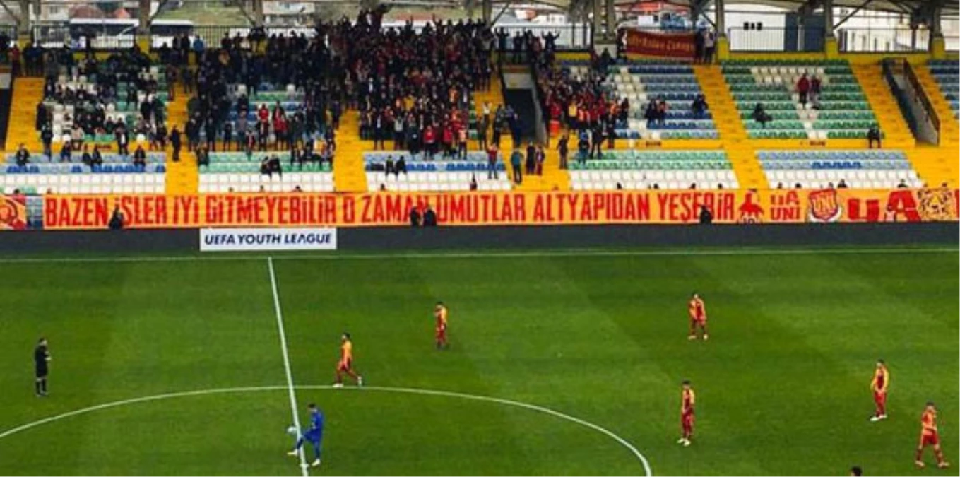 Galatasaray, UEFA Gençlik Ligi\'ne Veda Etti!