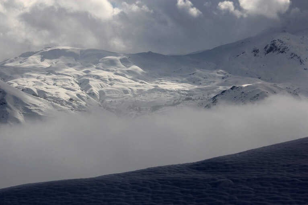 Hakkari\'de 2 Köy ile 6 Mezra Yolu Ulaşıma Kapandı
