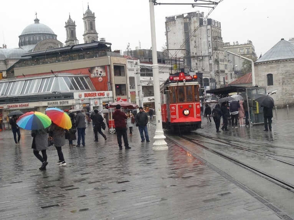 İstanbul\'da Yoğun Kar Yağışı Sürüyor