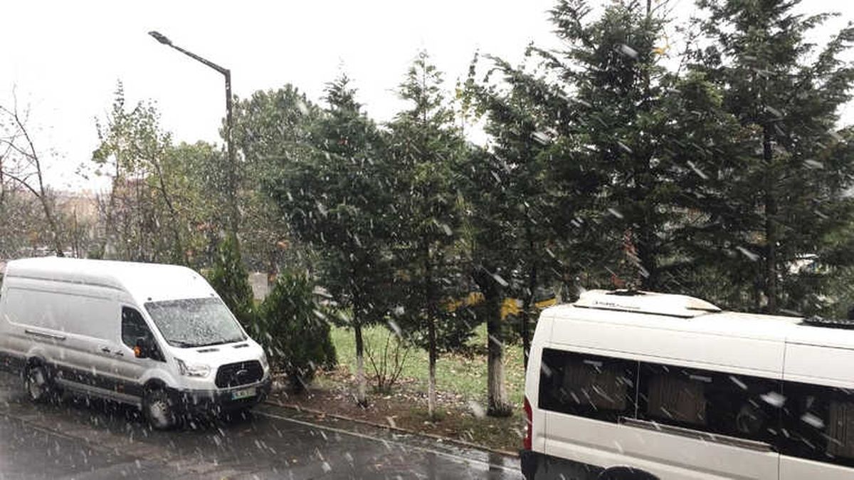 Kar Yağışı İstanbul\'un Bir Çok İlçesinde Etkili Oluyor