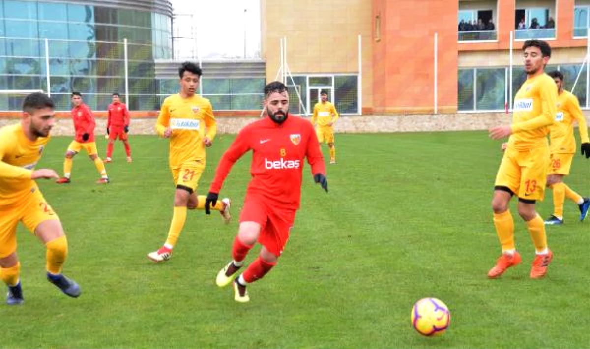 Kayserispor Gençlerle Akhisarspor Provası Yaptı