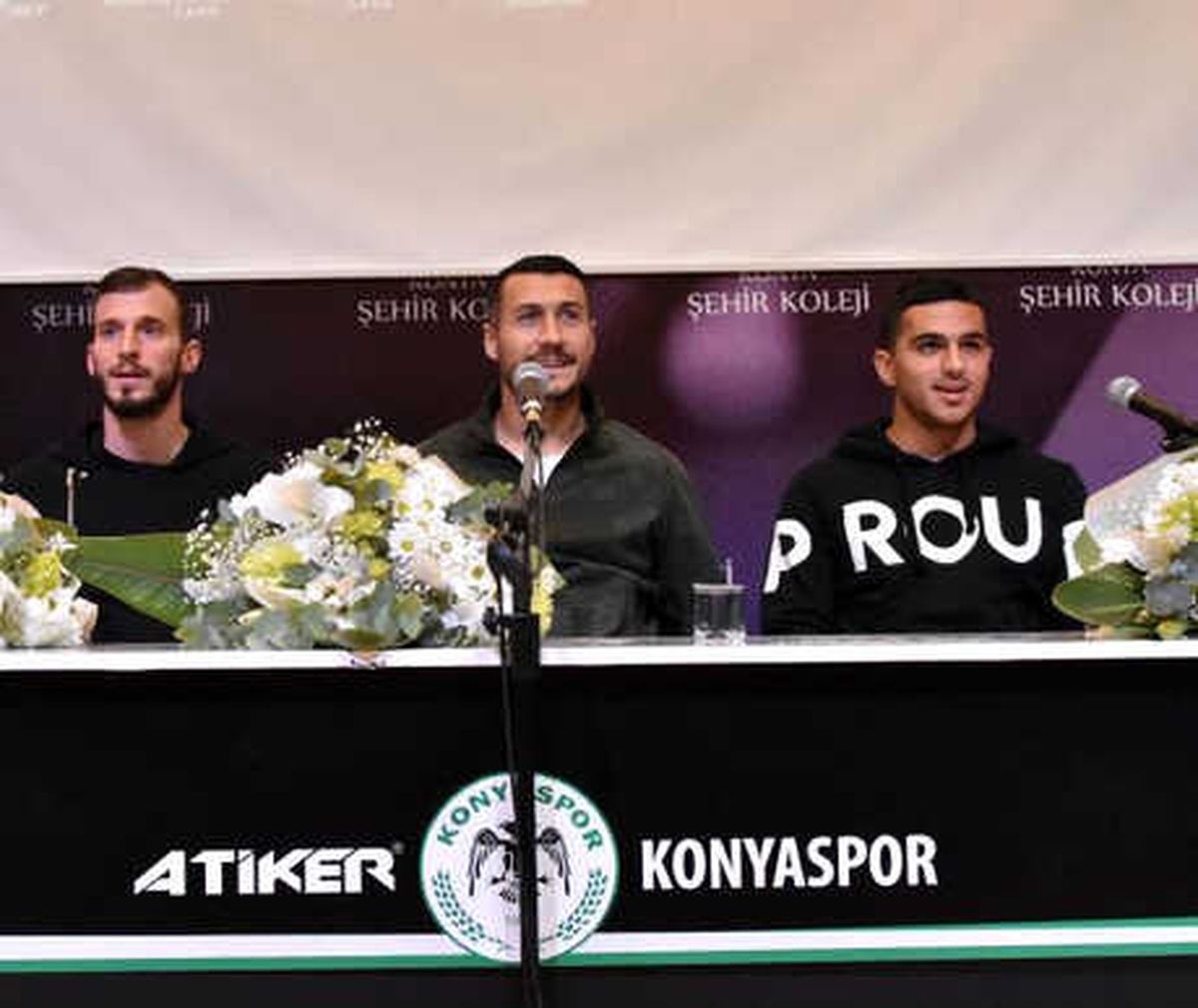 Konyasporlu Futbolcular İmza Gününde Öğrencilerle Bir Araya Geldi