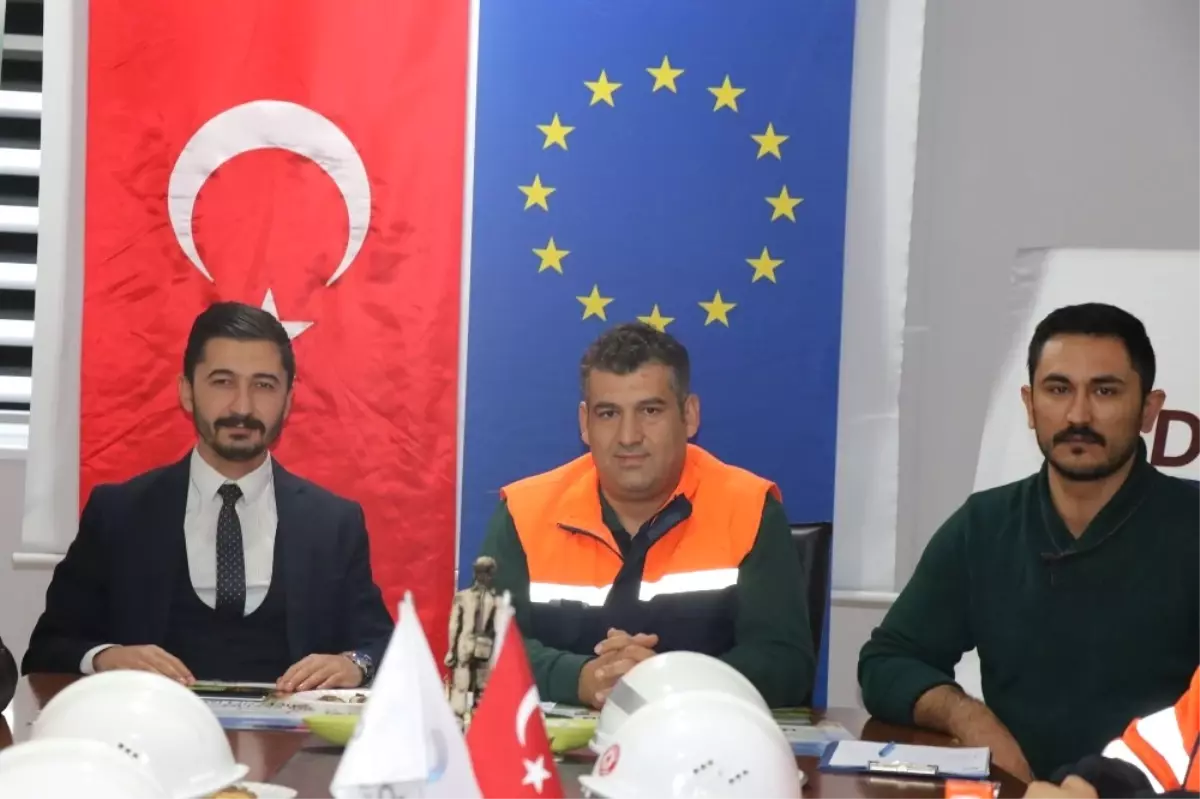 Manisa\'da 1.5 Milyar Ton Rezervlik Zeolit Madeni