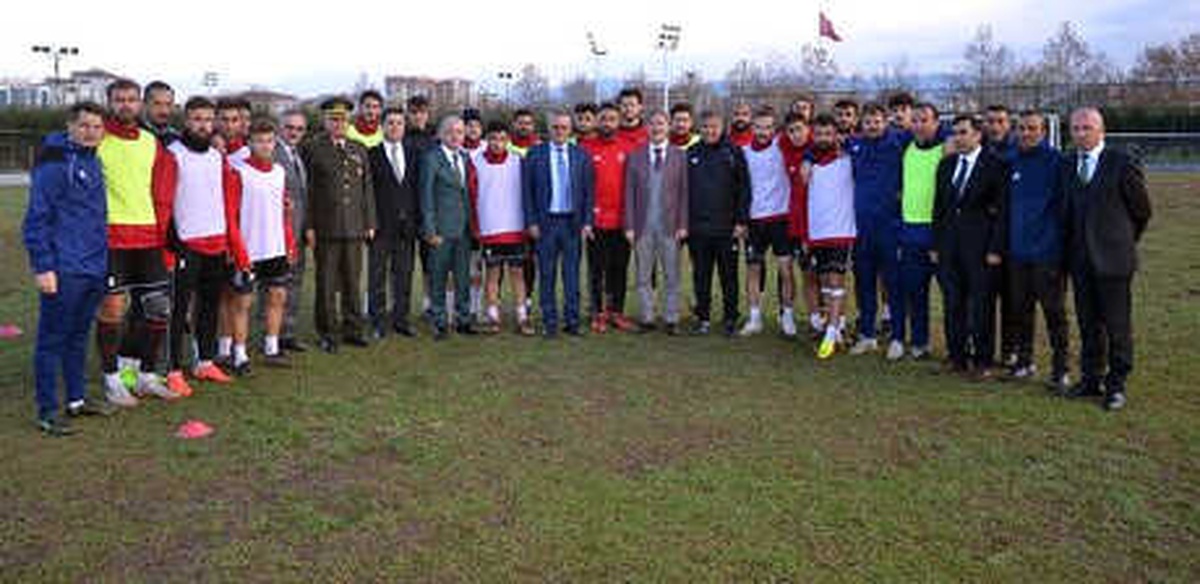 Manisa Valisi Deniz\'den Turgutluspor\'a Ziyaret