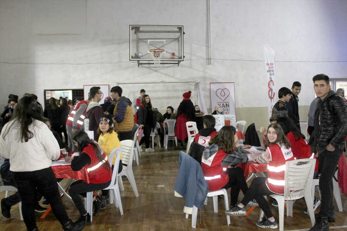 Ordu\'da Okullardan Kan Stoğuna Destek